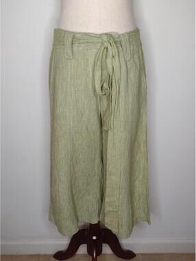 NWOT Charlotte Russe Women's Green Capri Size 7
